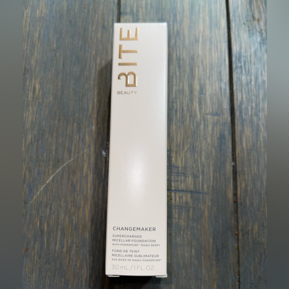 Bite Beauty Changemaker supercharged micellar foundation. M60 - Picture 4 of 5